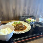 薬院洋食 pertica - ハンバーグステーキ(1,300円：税込）を。追加珈琲と合わせ､1,500円（税込）