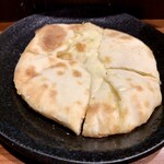 スパイスバザール アチャカナ - チーズクルチャ