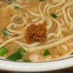 麺場 浜虎 - 辛味ニンニク投入でさらにパワーアップ！