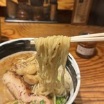 麺場 浜虎 - コシの強いツルモチ中太麺