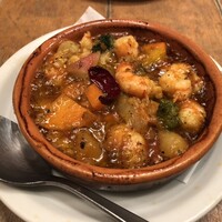 Bar Espanol LA BODEGA 大阪店 - 海老と野菜のアヒージョ（野菜はブロッコリー、人参、大根）