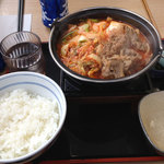 Yoshinoya - 牛チゲ鍋膳　＠580円。