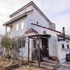 アンソレイユ - 見晴らしの良い丘の上にフォトジェニックなお店が建ってます♪