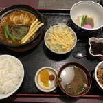 ごはん茶屋 仁 - 土鍋煮込みハンバーグ定食