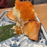 Robata To Oden Koronagirai - 名物のいくらのせ焼鮭