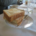 メインダイニング - トースト