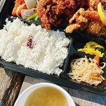 わっぱ - からあげ弁当　700円　お味噌汁（サービス）