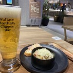 Wallace Brothers Cheese Bar - ビール　タパス盛り合わせ2種
                      　リヨネーズポテサラ
                      　生ハムカマンベールブルスケッタ