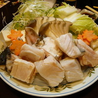 土佐料理 祢保希 銀座店 - 天然活〆真クエ鍋（具材）