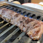 月島焼肉ハラミ屋兎月 - ハラミも厚切り