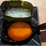 鳥歐 - 卵黄をのせる前の名物 鶏いくら(コース料理 鳥歐 焼鳥 ジビエコース)