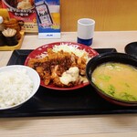 かつや - 海老マヨとチキンカツの合い盛り丼979円