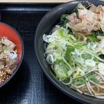 Nadai Fujisoba - ｢ミニ豚ラー油丼セット(かけ or もり付)｣に
                        ｢おひたし(ほうれん草)｣･｢薬味ねぎ｣をトッピング