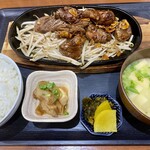 鹿鳴 - ステーキ定食＝1070円