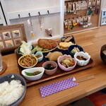 奏音 - 料理写真:奏音小鉢プレート 1,300円(税込)。