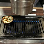焼肉食道 大勝 - ニンニクホイル焼き