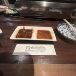 焼肉食道 大勝 - タレにコチュジャンとニンニクを入れ　スタンバイ‼️