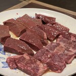 焼肉食道 大勝 - 手前　タン下　上2段は　ハツ