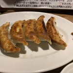 餃子とスパークリング バブルス - 焼き餃子（5個）　530円