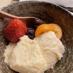 江戸前 すし勝 - デザート　酒粕のブリュレ風、つぶあん、きんかん、いちご