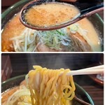 Menya Kura - 上澄みのスープをゴクリ… あら！美味しい〜♡(๑˃̵ᴗ˂̵)
                      この人気No. 1の黒味噌ラーメンは、
                      味噌ラーメンに自家製の焦がしニンニク油をたっぷりかけてあるそう♪(  ´艸`)