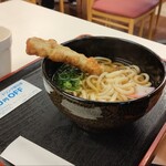 Ooyama Da Pakingu Eria Kudari Sunakku Kona - ちくわの磯辺揚げうどん、650円。