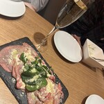 ワイン酒場 ウラッチェ！ - 牛肉のカルパッチョ