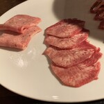 Sumibi Wagyuuyakiniku Jirouya - タン食べ比べ