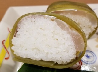Iduu - 小鯛の雀寿司。