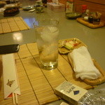 Nonkiya - 友人の飲む麦焼酎水割りと付きだしのチーズ蒲鉾