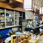 居酒屋ふく郎 - 店内は明るく清潔