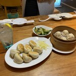 曾さんの餃子 - 焼き餃子と小籠包