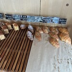 パン工房ふるる - 多種のパンがありますが、数は少ないので売り切れで終わりです。