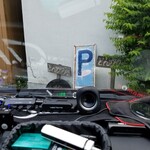 とんかつ一彦 - 食べログで今市のトンカツ屋さんを調べたら
                                美味しそうだったので
                                とんかつ一彦に来ました。
                                一彦っておやっさんの名前なのか？？
                                
                                駐車場。
                                Pの文字がかわいいｗ