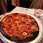 Byrd's Pizza & Ribs - ペパロニピザ