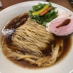 めん処 きよ洲 - 貝汁芳醇ぶたらぁめん醤油850円税込細麺が美しい！