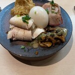 論露に不二 - 特製トッピング