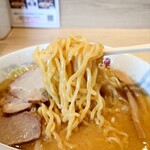 さっぽろ純連 - みそ:特徴的な黄色なごわごわ麺