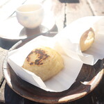 宝亭 - 野沢菜おやきときのこミックスおやき、お茶