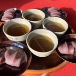 赤福 本店 - 赤福四人前。器用にお盆に乗せられてます^ ^