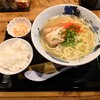 真心 - ●石垣島　八重山そば　950円

■麺物には 小ご飯付き となる

を注文してみた

■ご飯お代わり無料❕