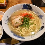 真心 - ◯石垣島　八重山そば
沖縄そばの半透明のスープには
塩味で出汁の旨味がタップリとあり
軽く甘み（旨味）を感じる