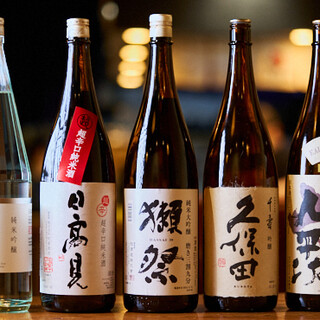 The highest quality ingredients carefully selected by our craftsmen and carefully selected sake go perfectly together.