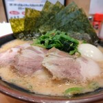 横浜家系ラーメン 中野家 - オールスターラーメン￥960