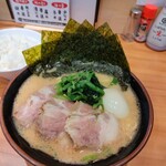 横浜家系ラーメン 中野家 - オールスターラーメン￥960