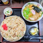 久美食堂 - 炒飯半ラーメンセット