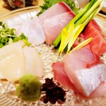 Sushi To Oden Ninoya - お造り五種盛り合わせ 一人前（680円）