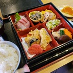 山海房 - 幕の内弁当 1,000円