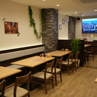 スタイリッシュな店内でリラックスできる落ち着いた空間