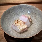 日本料理FUJI - 白甘鯛の鱗焼き　白甘鯛のお出汁に浸かって登場です。プリッと、しっとり、キメが細やか、余韻が甘く、お出汁は1ℓ飲みたい。